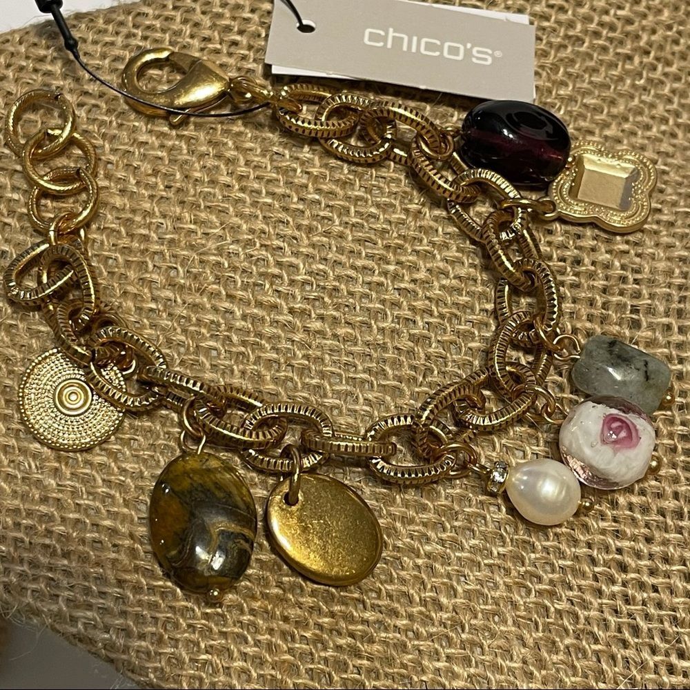 NWT Chico’s Gold Tone Charm Bracelet Art Glass
